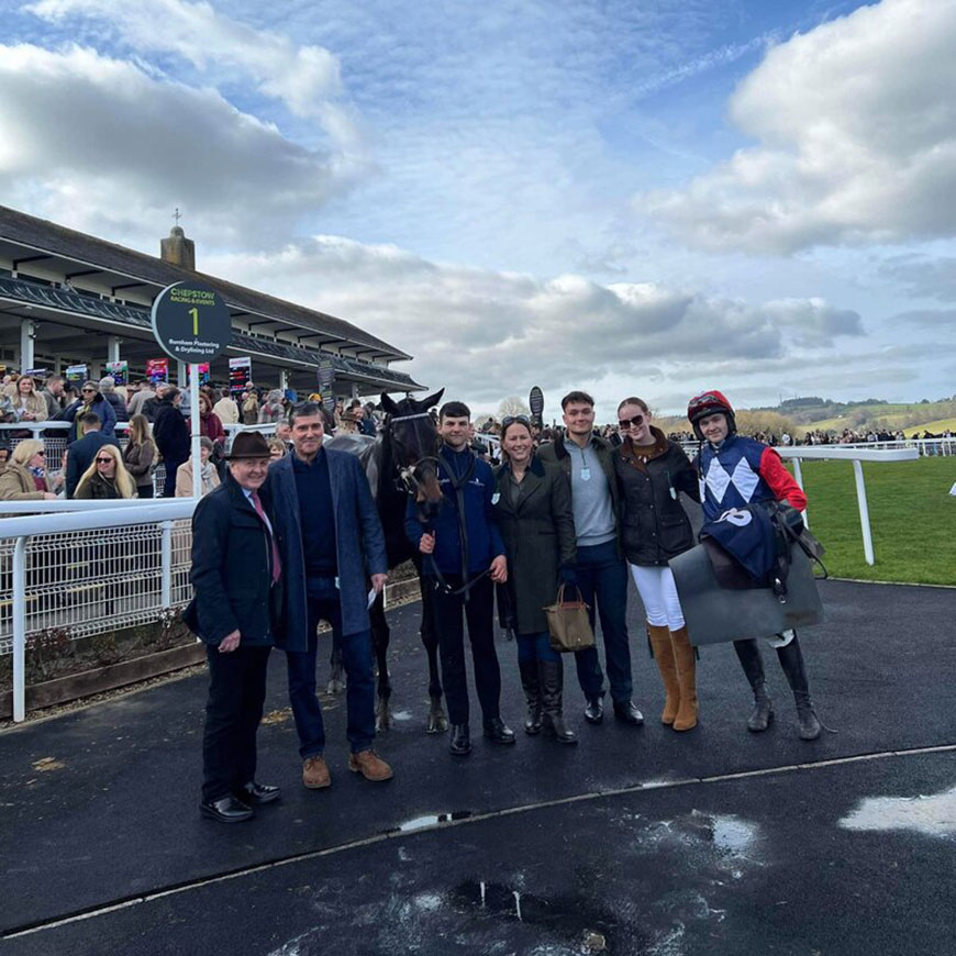 Dollar Bae wins the feature at Chepstow | Race Updates | O'Neill Racing