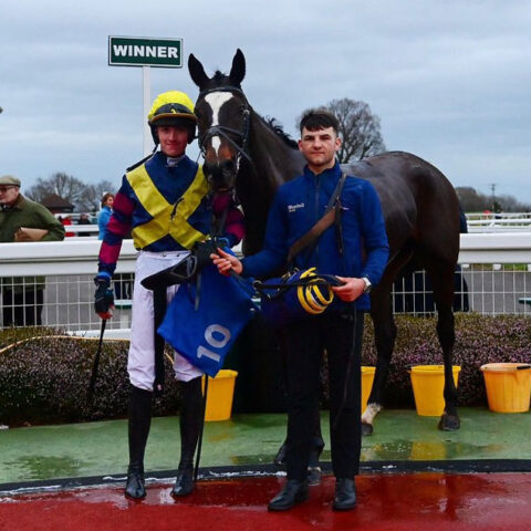 Mammies Boy breaks his duck at Taunton - O'Neill Racing