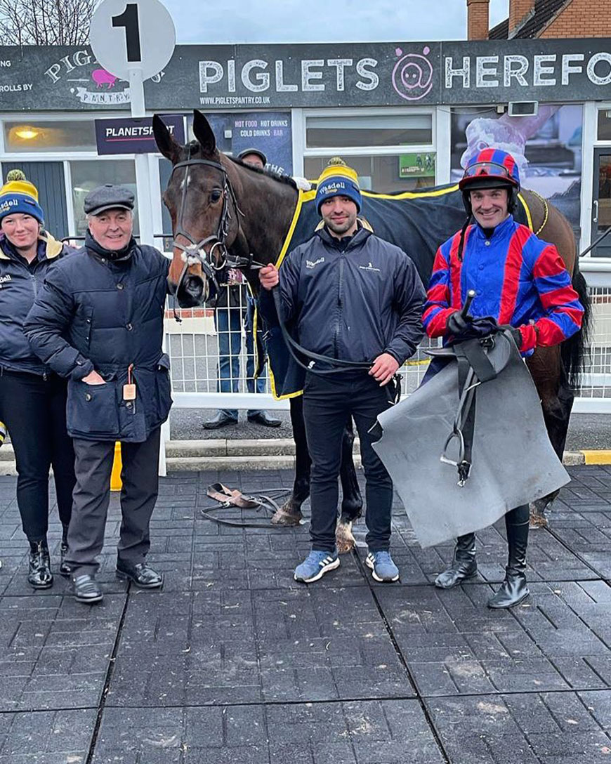 We're Red And Blue wins on debut at Hereford | Race Updates | O'Neill Racing