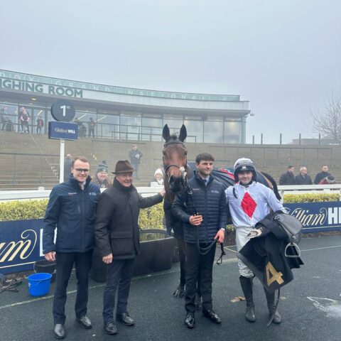 Red Dirt Road delivers a Christmas gift at Aintree - O'Neill Racing