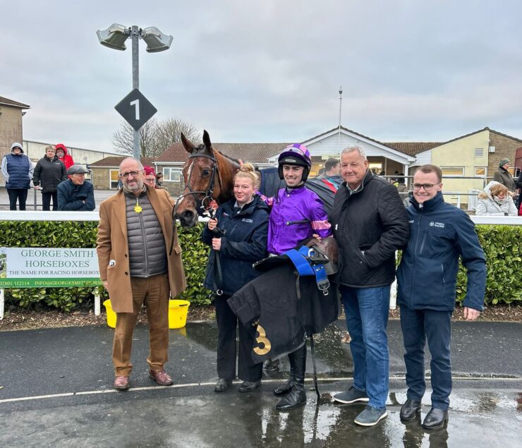 O'Neill Racing - Collectors Item wins Somerset National at Wincanton