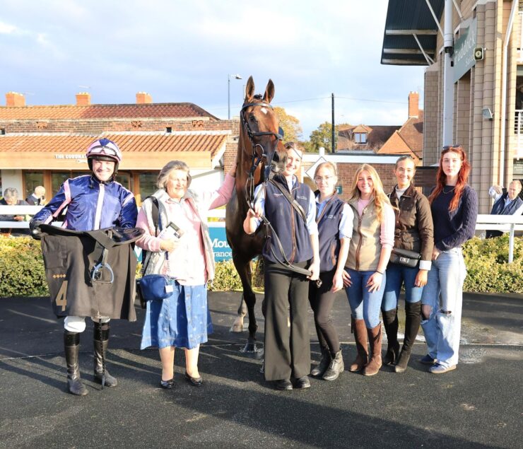 O'Neill Racing - Bathara gets off the mark at Warwick