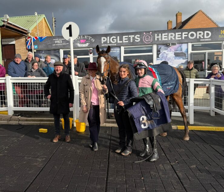 O'Neill Racing - Seaniecon cruises to victory at Hereford