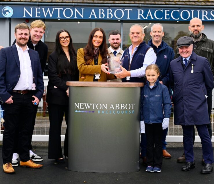 O'Neill Racing - Onefournine impresses at Newton Abbot