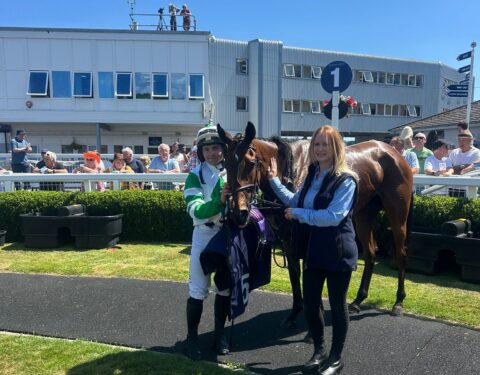 Likewhatyousee gets off the mark at Newton Abbot - O'Neill Racing