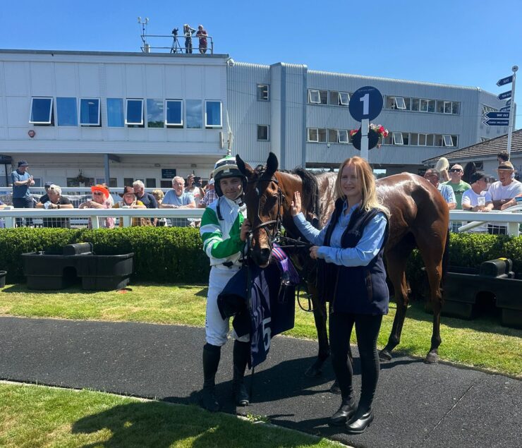 O'Neill Racing - Likewhatyousee gets off the mark at Newton Abbot