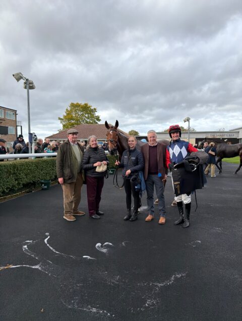 Anytrixwilldo wins at Huntingdon - O'Neill Racing