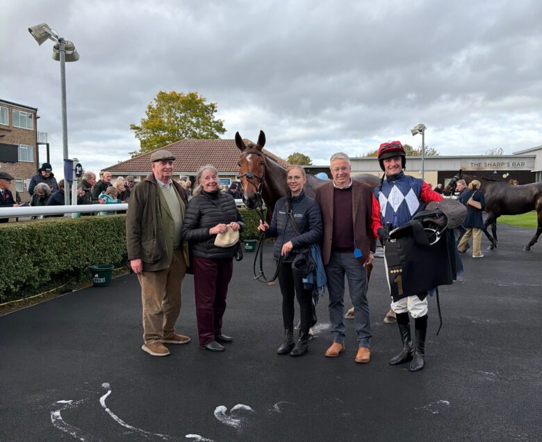 Anytrixwilldo wins at Huntingdon - O'Neill Racing