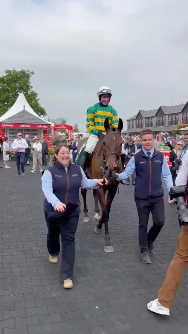 The Richie McLernon fan club in full voice as Jade and Jay lead Petit Tonnerre into the winner’s enclosure at Punchestown today.

Huge congratulations to owner JP McManus!